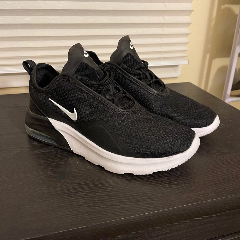 LIKE NEW Nike Air Max